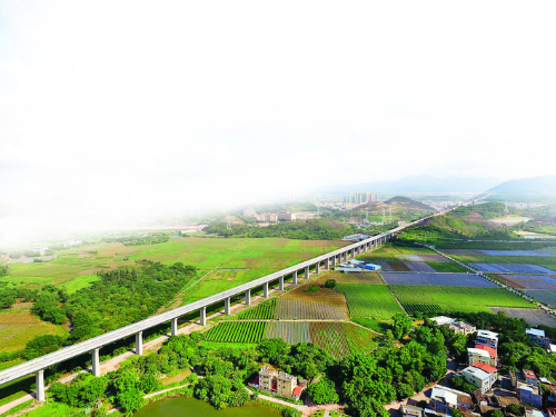     潼湖生態(tài)智慧區(qū)一角。  惠州日報記者李松權(quán) 攝