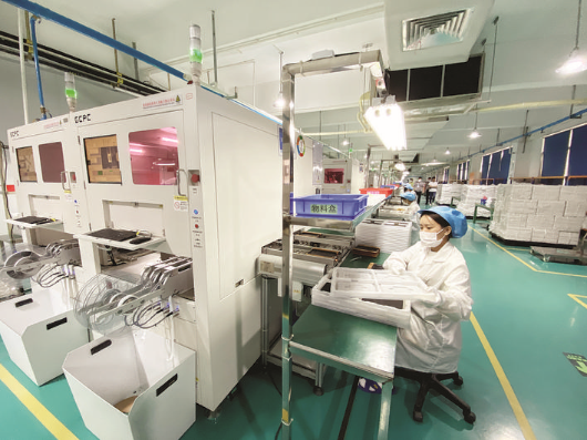     惠城區一家民營企業自動化生產車間。
