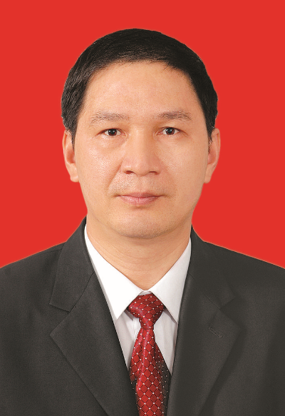     邱偉澤    男，漢族，1966年8月生，省社科院研究生，中共黨員。