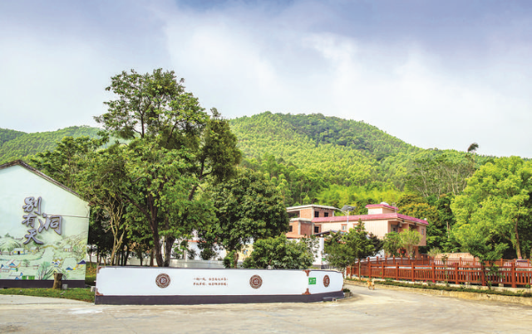     大力建設美麗鄉村，博羅柏塘小洞村越變越美，成為鄉村旅游“打卡點”?；葜萑請笥浾哏姇承?攝