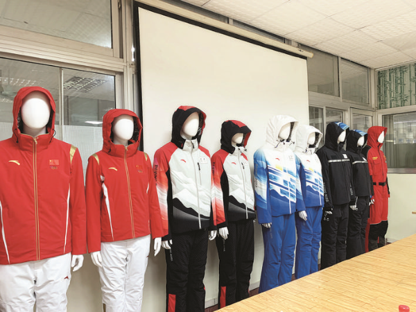 惠州宏星制衣廠生產(chǎn)的東奧服裝。