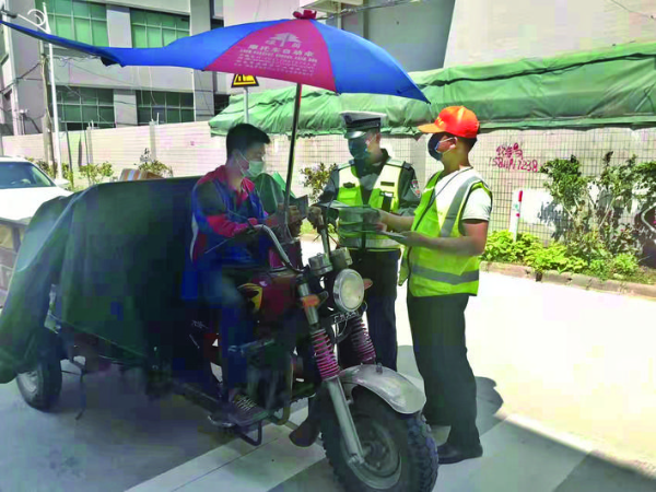     惠州交警開展交通勸導活動。