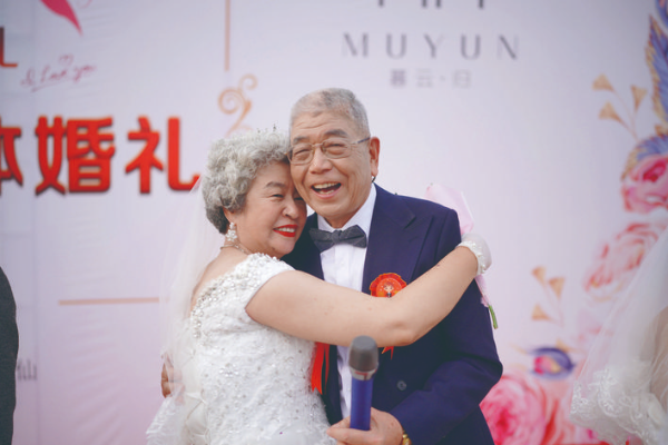     李成集、劉亞哲夫妻：我們特別高興有這個機會，展示我們的幸福。