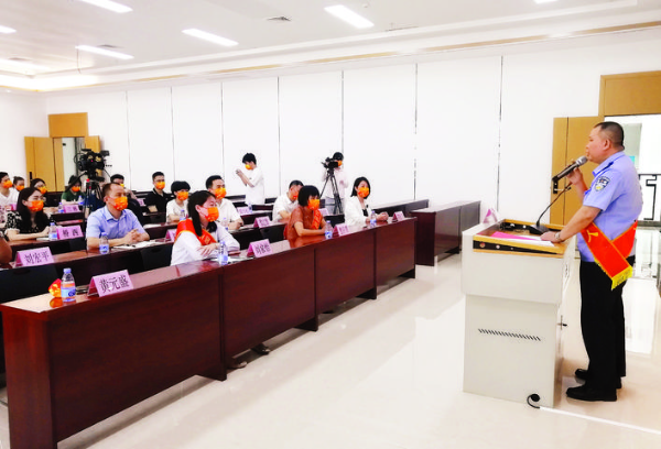    中國好人“東平哥”黃元盛分享自己的故事。