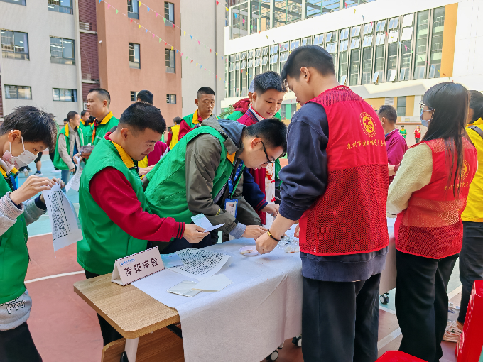 2024年12月03日為殘疾人提供拓印體驗.jpg